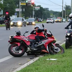 motociclista ferido