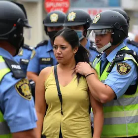 Civil prende mulher EM JACAREZINHO